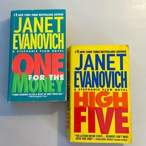 🌈2/$8  2-Book Bundle Janet Evanovich Stephanie Plum Series
